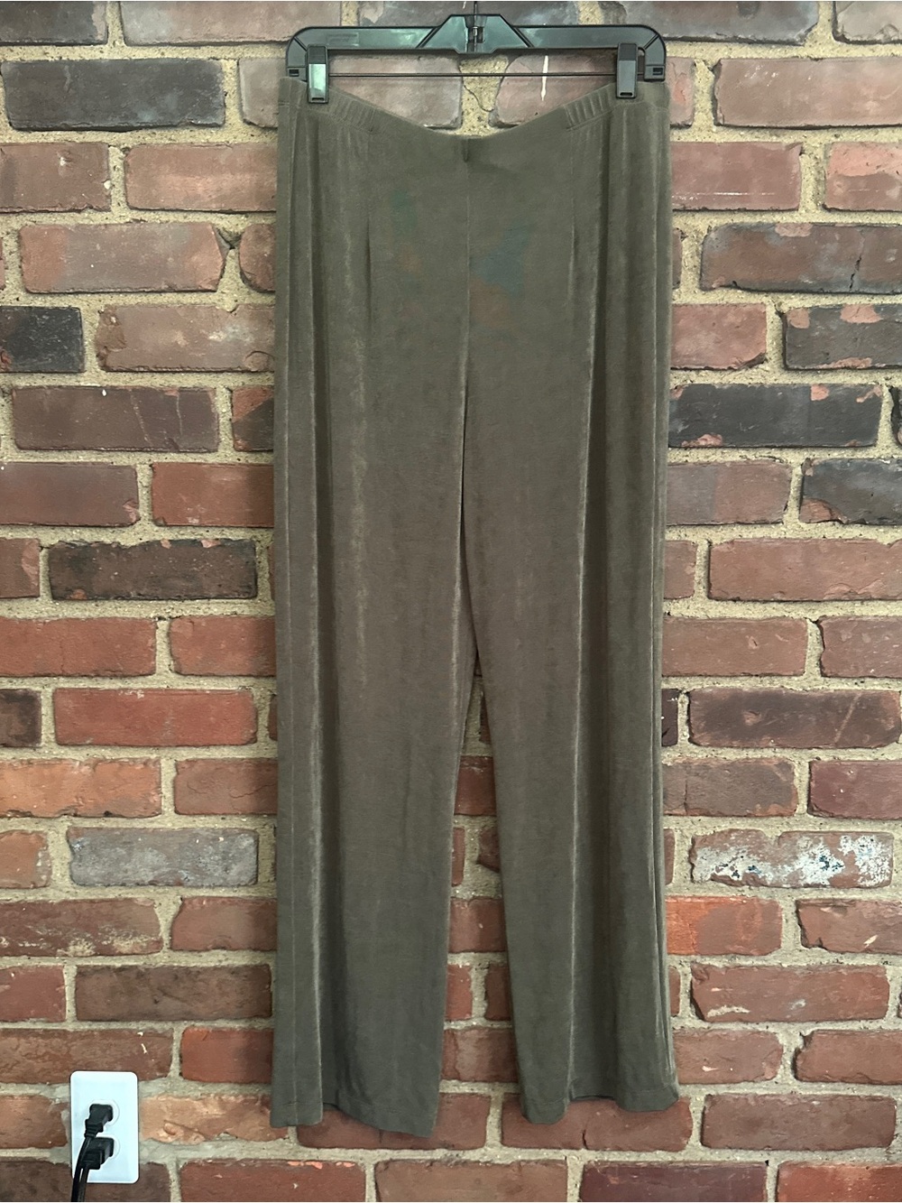 Chico's Travelers No Tummy slinky pull-on pants in an olive green